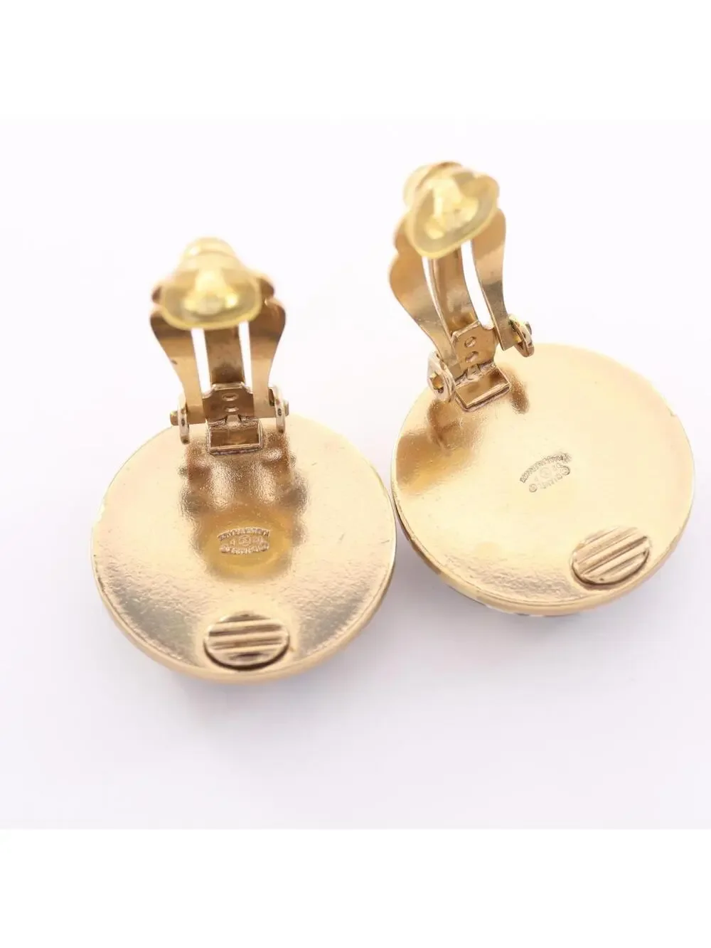 Chanel elevate your